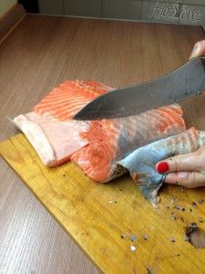 Снятие кожи с лосося