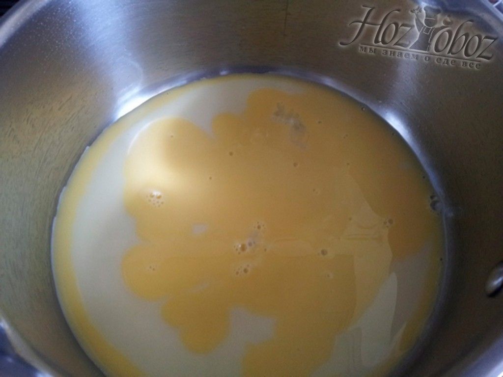 Приготовим на водяной бане сгущенку с желтковой смесью