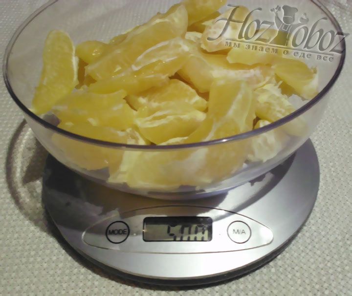 Взвесьте ровно пол килограмма апельсиновых долек