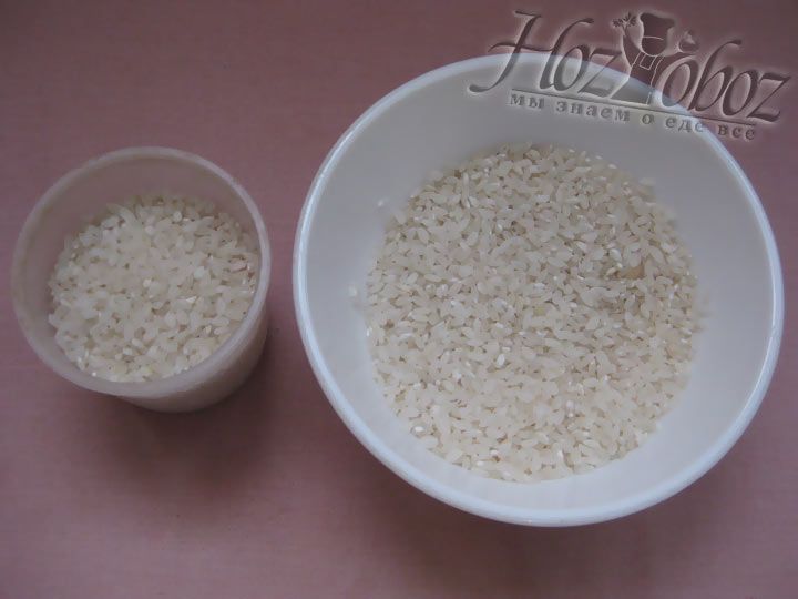 Хорошенько промойте рис, пока вода не перестанет быть мутной