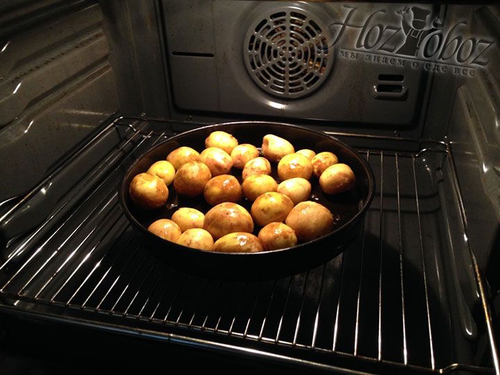 Картошка на противне в духовке
