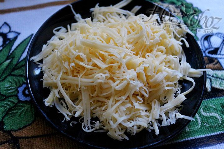 Трем сыр на крупной терке