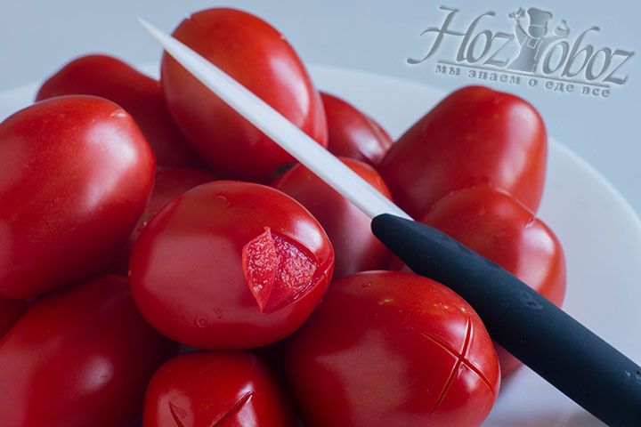 Пришло время очистить томаты от шкурки