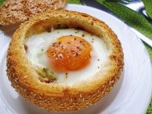 Яйцо в булочке