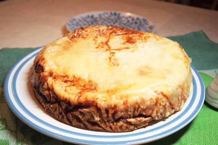 Рваный пирог из лаваша с мясом и сыром