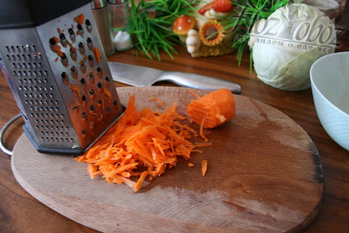 Натираем морковку