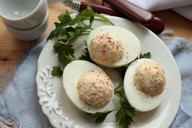 Вкусные фаршированные яйца
