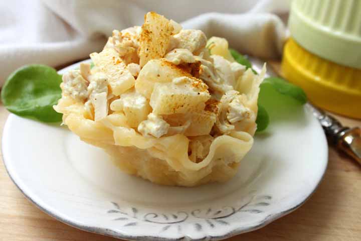 Рецепт: Крабовый салат в сырных корзиночках - на праздничный стол