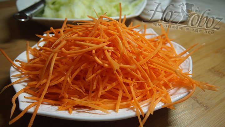 Готовую морковь сложим на тарелку