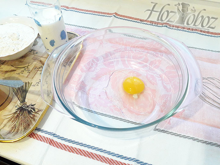 В миску помещаем яйца