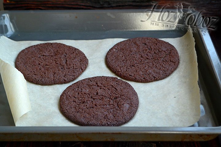 Выпекаем печенье в разогретой до 160 градусов духовке 15-20 минут.