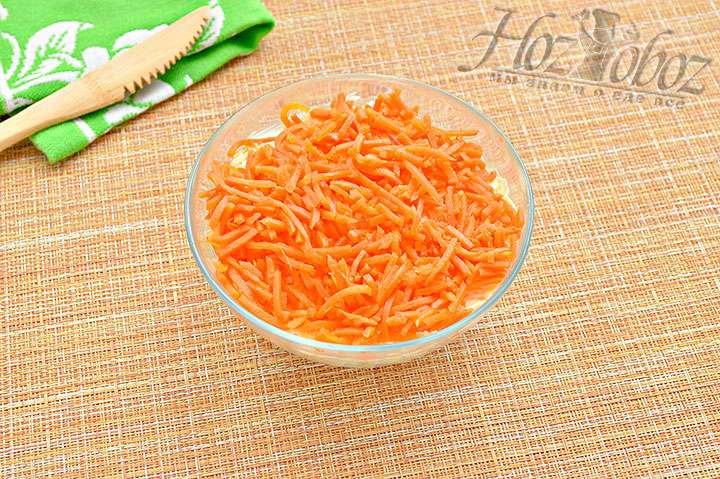 Делаем слой их морковки по-корейски.